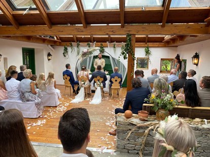 Hochzeit - Hochzeits-Stil: Rustic - Maierhofen (Großwilfersdorf) - Landgut Marienhof Herberstein - Trauung - Landgut Marienhof Herberstein