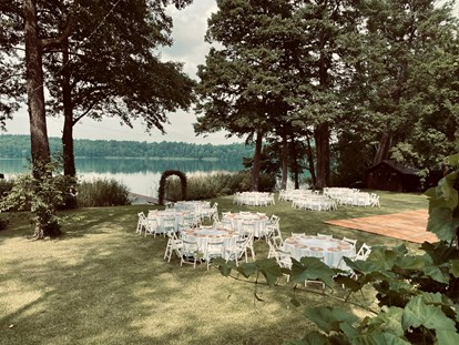 Hochzeit - Eure Hochzeit an der Uferwiese der Villa Zesch mit exklusivem privatem Ambiente. - Villa Zesch am See - Eventlocation bei Berlin