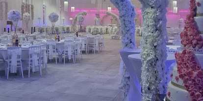 Hochzeit - Winterhochzeit - Hamburg Neuengamme - Der Mosaik Festsaal überzeugt mit Glitzer und Tüll. - Mosaik Festsaal