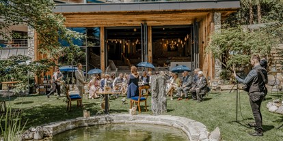 Hochzeit - Art der Location: Restaurant - Pongau - Die freie Trauung im Garten des Sendlhofer's. - Sendlhofer's