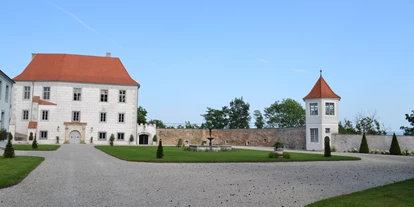 Bruiloft - Sommerhochzeit - Pinnenhöfen - Innenhof mit Blick auf das Schloss - Schloss Viehofen