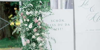 Hochzeit - Geeignet für: Firmenweihnachtsfeier - Burg (Hannersdorf) - Zelt mit Wilkommenstafel - Palais Kneissl