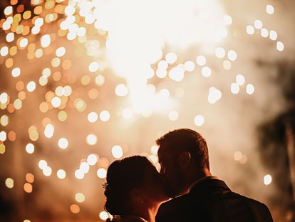 Hochzeit - Geeignet für: Vernissage oder Empfang - Margarethen am Moos - Ein Feuerwerk rundet die Hochzeitsfeierlichkeiten ab. - WEINGUT LEO HILLINGER