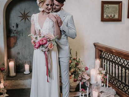 Hochzeit - Geeignet für: Gala, Tanzabend und Bälle - Hall in Tirol - Das Brautpaar in der hauseigenen Kirche - Schloss Tratzberg