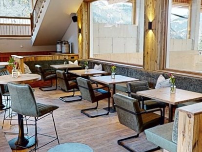 Hochzeit - Art der Location: Restaurant - Die Reithalle am Finkenberger Sattel in Tirol. - Reithalle