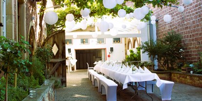 Hochzeit - Hochzeits-Stil: Modern - PLZ 68161 (Deutschland) - Mediterran Innenhof - Rebe Deidesheim