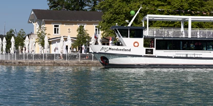 Hochzeit - Preisniveau: günstig - Gegend (Oberhofen am Irrsee) - Anlegesteg an der Seepromenade Mondsee  - Mondsee Schifffahrt - Hochzeit an Bord der MS Mondseeland!