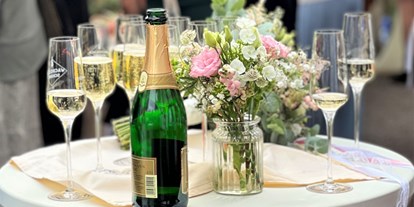 Hochzeit - Hochzeitsessen: Buffet - Hildburghausen - Sektempfang nach der Trauung in der Freifrauenkemente - VESTE HELDBURG 
