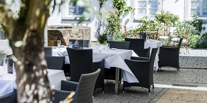 Hochzeit - Umgebung: in den Bergen - Heiningen (Göppingen) - Restaurant Schloss Filseck