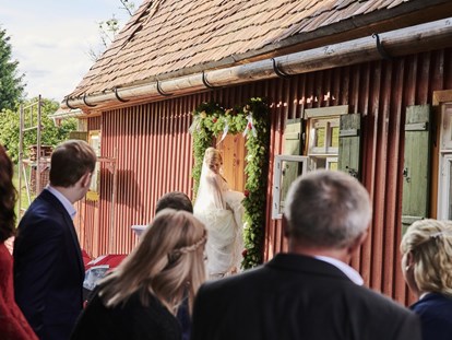 Hochzeit - Hochzeits-Stil: Boho-Glam - Wörnersberg - Theurerhof_Eingang - Theurerhof