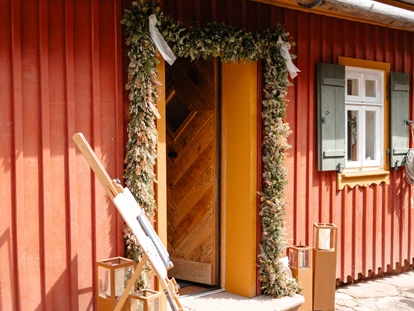 Hochzeit - Sommerhochzeit - Niefern-Öschelbronn - Eingang zum Hauptgebäude- Bauernhaus mit Heuboden und Stuben - Theurerhof
