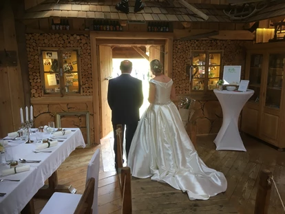 Hochzeit - Hochzeits-Stil: Traditionell - Königsdorf (Sankt Veit im Mühlkreis, Oberneukirchen) - Warten auf den Einzug... - Roadlhof
