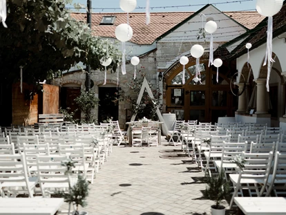 Wedding - Frühlingshochzeit - Biedermannsdorf - Trauung im Innenhof - LISZT – Weingut.Heurigen.Manufaktur