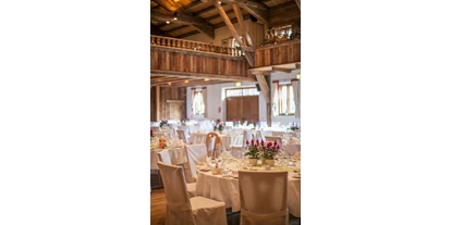Hochzeit - Hochzeitsessen: 3-Gänge Hochzeitsmenü - Niederthai - Milser Stadl mit runden Tischen - Alpenrast Tyrol