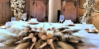 Bruiloft - Hochzeitsessen: 3-Gänge Hochzeitsmenü - Berwang - Milser Stadl, kleine Hochzeitstafel (Sweetheart-Table) - Alpenrast Tyrol
