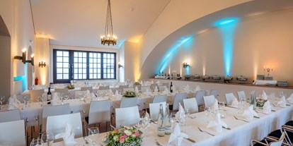 Hochzeit - Geeignet für: Filmproduktionen - PLZ 12459 (Deutschland) - Gedeckte Tische mit Gesteck - Französischer Dom und Restaurant Hugo & Notte