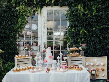 Hochzeit - Candybar: Donutwall - Götzling - Garten der Geheimnisse