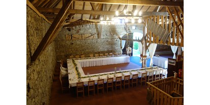 Hochzeit - Geeignet für: Eventlocation - Mühlviertel - Hochzeitstafel im Stadl - Abbrandtnergut auf dem Balkon von Linz