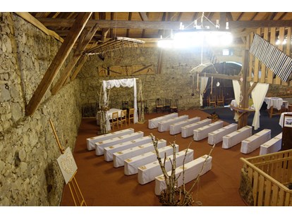 Hochzeit - Hochzeitsessen: Catering - Mühlholz (Feldkirchen an der Donau, Herzogsdorf, Sankt Gotthard im Mühlkreis) - Zeremonie im Stadl - Abbrandtnergut auf dem Balkon von Linz