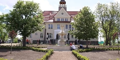 Wedding - Hochzeitsessen: 5-Gänge Hochzeitsmenü - Mecklenburg-Western Pomerania - Schlosshof Schloss Krugsdorf - Schloss Krugsdorf Hotel & Golf