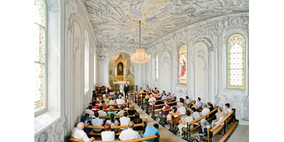 Bruiloft - Kapelle - Aargau - Innenraum der Kur- und Hochzeitskapelle mit eindrucksvollem Wandgemälde der Künstlerin Tatjana Tiziana (Malstil surrealer Barock) - Bad Schinznach AG