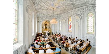 Hochzeit - Bad Säckingen - Innenraum der Kur- und Hochzeitskapelle mit eindrucksvollem Wandgemälde der Künstlerin Tatjana Tiziana (Malstil surrealer Barock) - Bad Schinznach AG