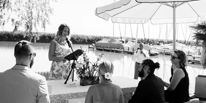 Wedding - Hochzeits-Stil: Boho - Austria - Für eine Trauung unter freiem Himmel direkt am See (Neusiedlersee) - das Hotel Seepark-Weiden. - Strandbar im Seepark Weiden