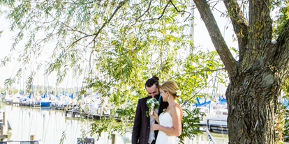 Wedding - Hochzeits-Stil: Boho - Austria - Tolle Fotomöglichkeiten direkt am Neusiedlersee sind für das Seepark-Weiden eine Selbstverständlichkeit. - Strandbar im Seepark Weiden