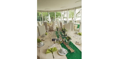 Hochzeit - Sommerhochzeit - Märkisch Luch - Wintergarten Beispeil für Dekoration in grün  - Hotel Bollmannsruh am Beetzsee