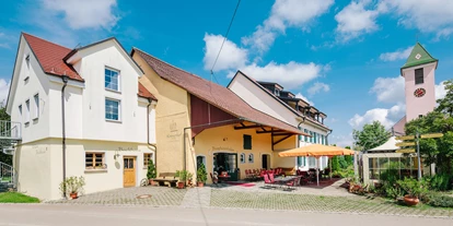 Wedding - nächstes Hotel - Region Schwaben - Sonnenterrasse mit Backhaus und Appartementhaus - Köhlers Krone