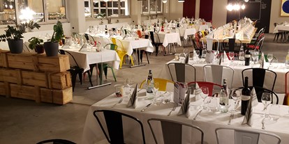 Hochzeit - Umgebung: in einer Stadt - Vörstetten - daheim - Indoorcamping, Eventlocation, Pub