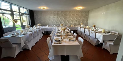 Wedding - Frühlingshochzeit - Region Schwaben - Zweiter Saal für eine Hochzeit eingedeckt - momo Eventlocation 