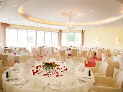 Wedding - Spielplatz - Strau - Festsaal in unserem Panorama Seerestaurant  - Werzers Hotel Resort Pörtschach