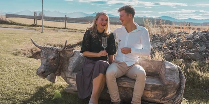 Hochzeit - Geeignet für: Gala, Tanzabend und Bälle - Hopferau - Holzbank mit Weitblick - Feststadl Allgäu im Das Weitblick Allgäu
