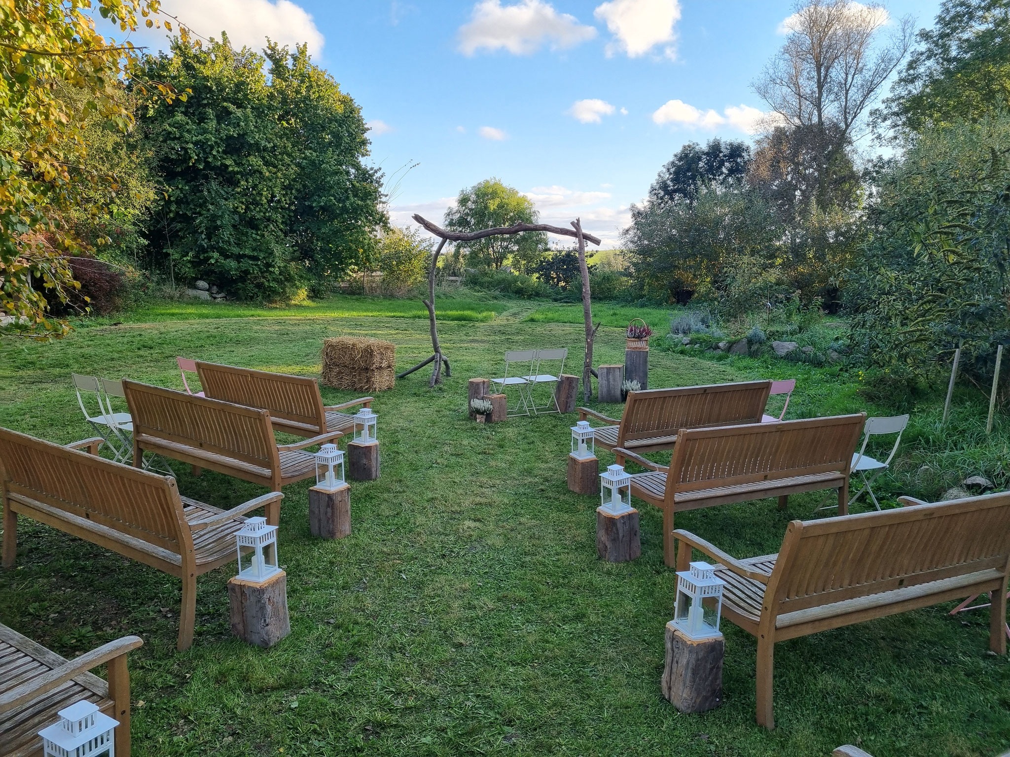 Hochzeit: Gartenhochzeit im Alten Pferdestall Fahren. - Alter Pferdestall Fahren