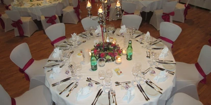Wedding - Geeignet für: Seminare und Meetings - Hohenems - Runde Tische mit Hussen - Vienna House Martinspark Dornbirn
