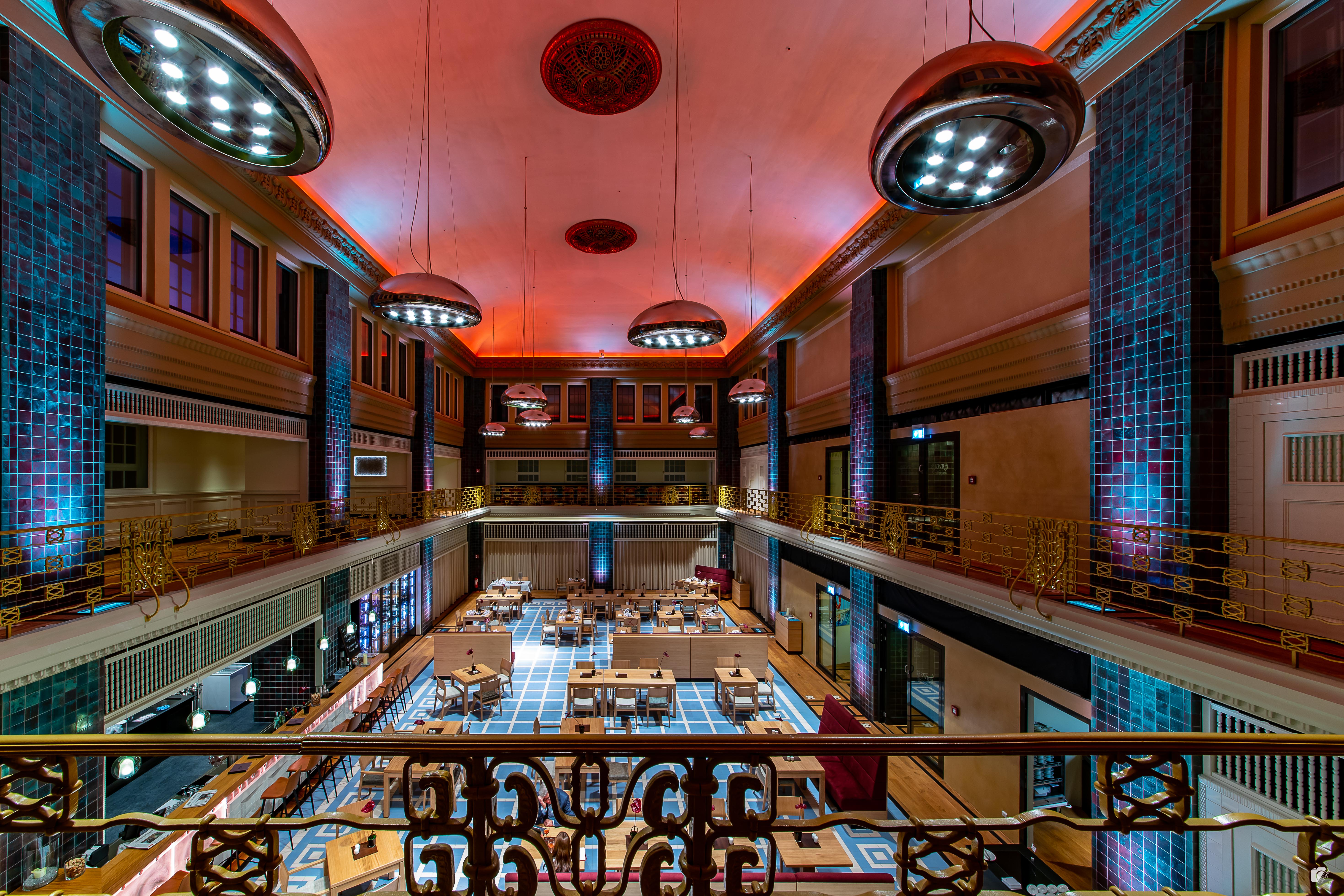 Hochzeitslocation - Blick von oben in das KWB im Stadtpalais - eingedeckt für das Frühstück - KWB im Stadtpalais