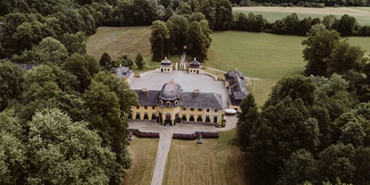 Hochzeit - Parkplatz: kostenlos - Buchleiten (Rüstorf) - Schloss Neuwartenburg