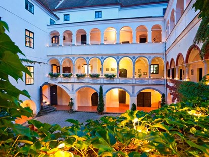 Hochzeit - nächstes Hotel - Arkadenhof im Schloss Ernegg (Niederösterreich)   - Schloss Ernegg