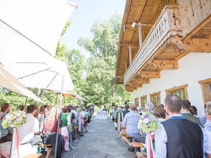 Hochzeit - externes Catering - Mühlbach (Attersee am Attersee) - Eheschließung im Freien im Laimer Urschlag in Strobl. - Laimer-Urschlag