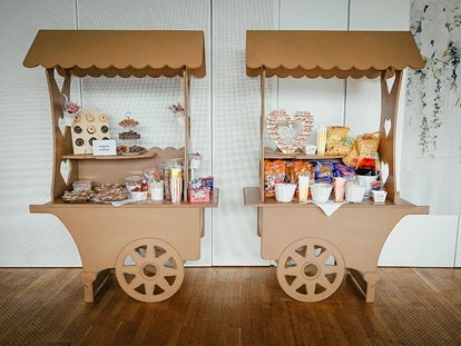 Bruiloft - Umgebung: in einer Stadt - Oostenrijk - Unsere Candy-Bar-Wagen können sowohl süß als auch salzig bestückt werden. - Das Schloss an der Eisenstrasse****