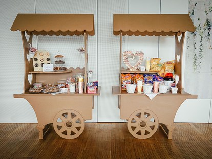 Hochzeit - Umgebung: am Fluss - Unsere Candy-Bar-Wagen können sowohl süß als auch salzig bestückt werden. - Das Schloss an der Eisenstrasse****