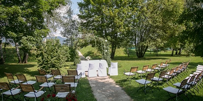 Hochzeit - Art der Location: Schloss - Möbersdorfsiedlung - Trauung im Park beim Rosenbogen - Hotel Steirerschlössl