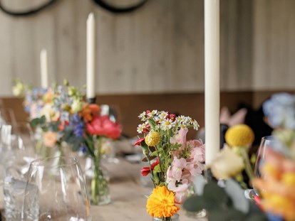 Hochzeit - Umgebung: in den Bergen - Blumenschönheit  - Die Deantnerin