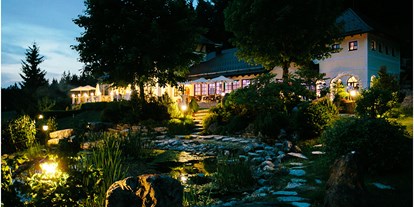 Hochzeit - Art der Location: privates Anwesen - Mondsee - Stimmung bei Nacht - Ansitz Wartenfels