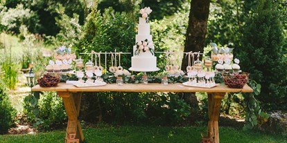 Hochzeit - Art der Location: Schloss - Anif - Sweet Table im Garten - Ansitz Wartenfels