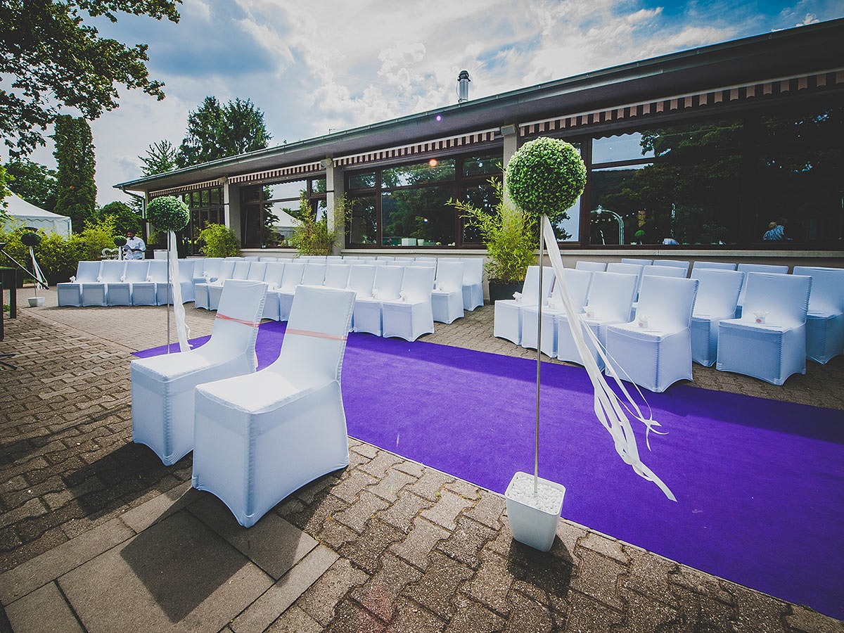 Hochzeit: Traumhochzeit auf der Sonnenterrasse mit Blick auf das Heidelberger Naturpanorama. - Moods Eventlocation