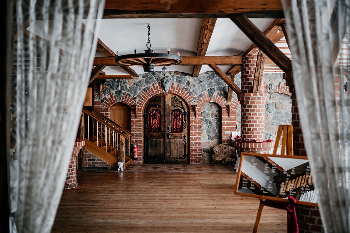 Hochzeit: Eingang in unsere Nibelungenschmiede - Kuralpe Kreuzhof