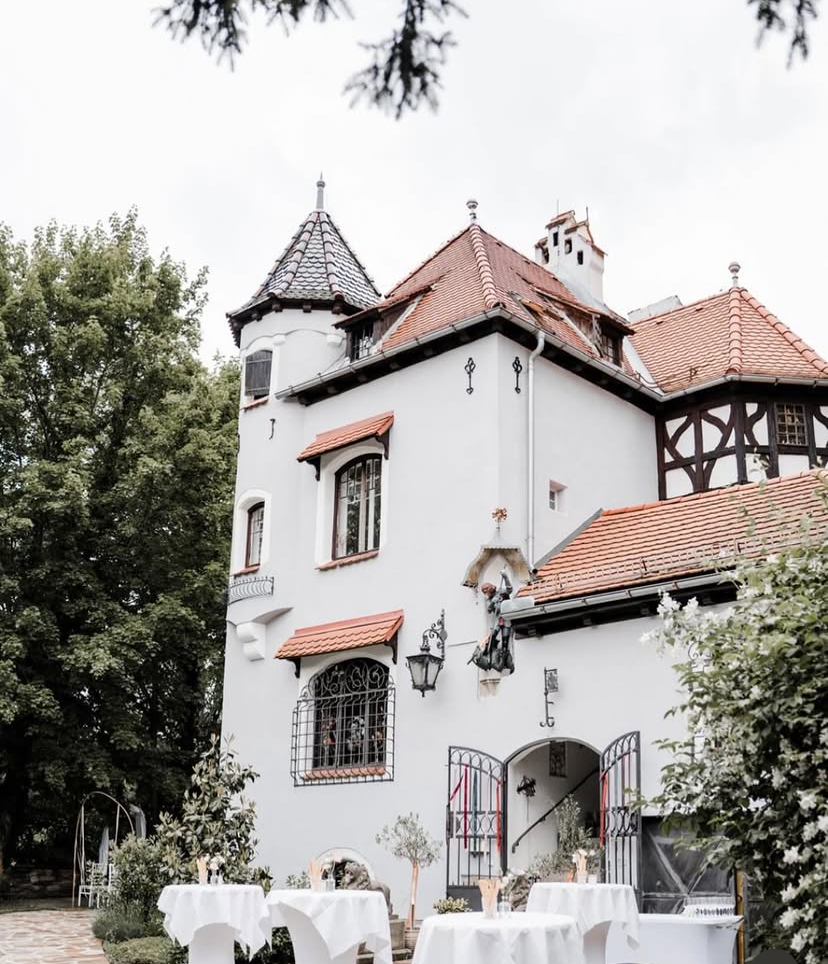 Hochzeit: "Das Palais St. Georg – ein liebevoll saniertes Schlösschen mitten in Graz, versteckt und doch zentral gelegen." - Palais St. Georg