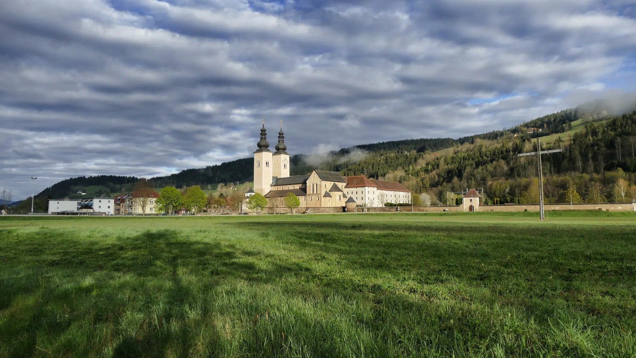 Hochzeitslocation - Romantische Hochzeitslocation im historischen Stift Gurk
 - JUFA Hotel Stift Gurk****